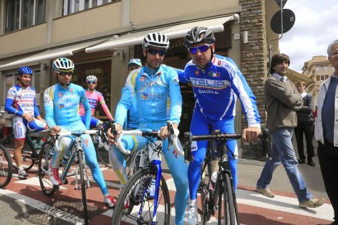 Vincenzo Nibali (Astana) poses with Paolo Bettini