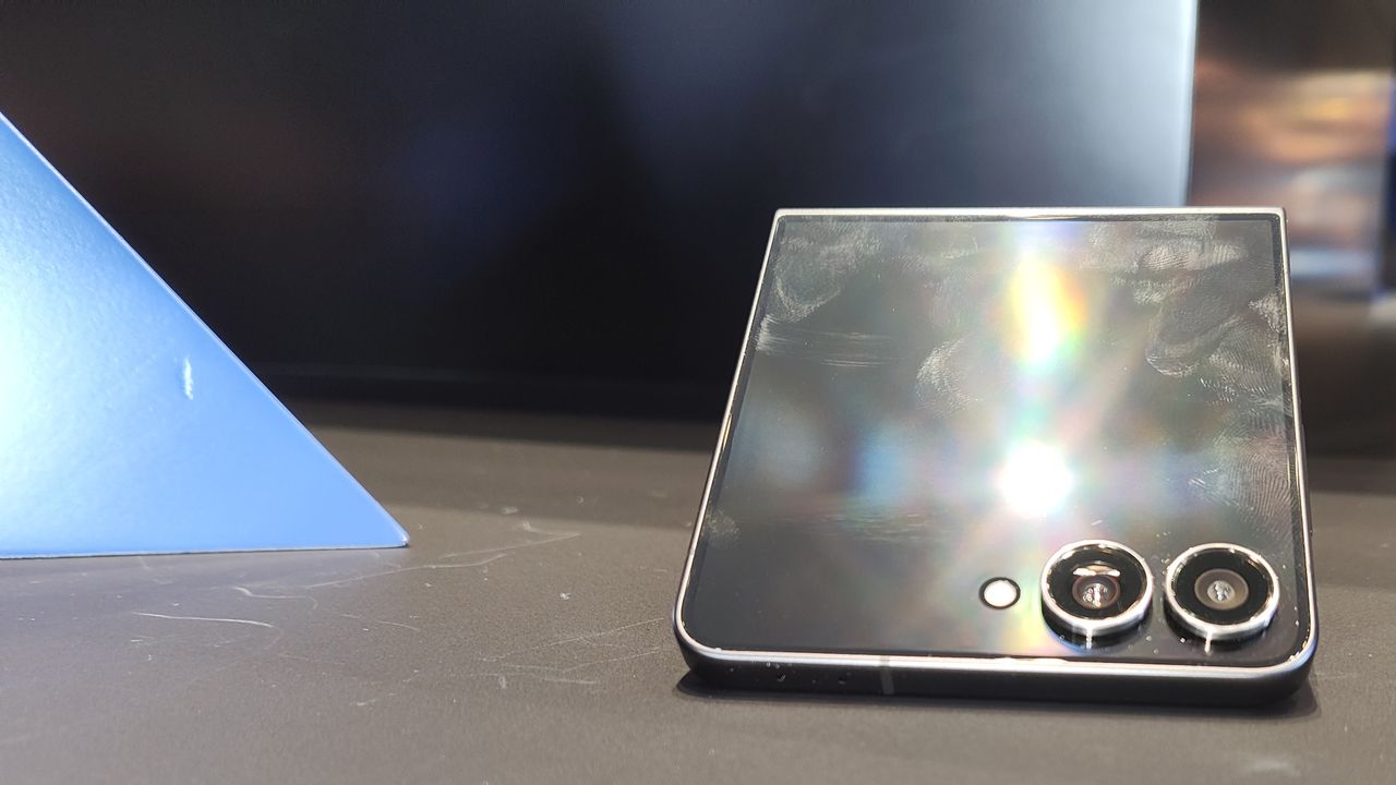 The Samsung Galaxy Z Flip 7