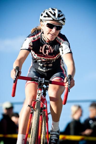 Amy Dombroski (Richard Sachs) riding solidly in second place.