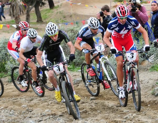 Todd Wells (Specialized) and Jeremiah Bishop (Cannondale) vie for the early lead
