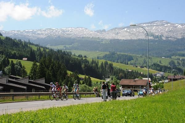 Jeremy Roy, Matteo Montaguti, Brent Bookwalter, Kris Boeckmans and Tanel Kangert on a climb