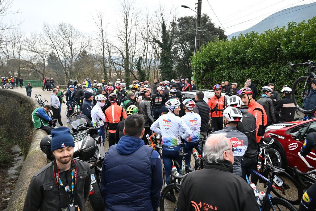 BESSEGES FRANCE FEBRUARY 07 The peloton stops in protest against adverse weather conditions during the 55th Etoile de Besseges Tour du Gard 2025 Stage 3 a 16405km stage from Besseges to Besseges on February 07 2025 in Besseges France Photo by Billy CeustersGetty Images