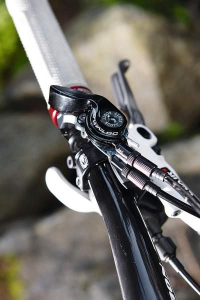 new for 2010, the twinloc lever adjusts both shock and fork