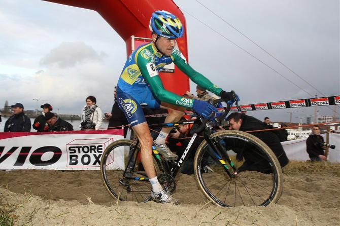 Bart Aernouts (AA Drink) powers through the sand at Scheldecross