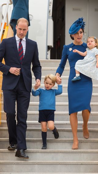 Prince William and Kate Middleton leaving an airplane with Prince George and Princess Charlotte