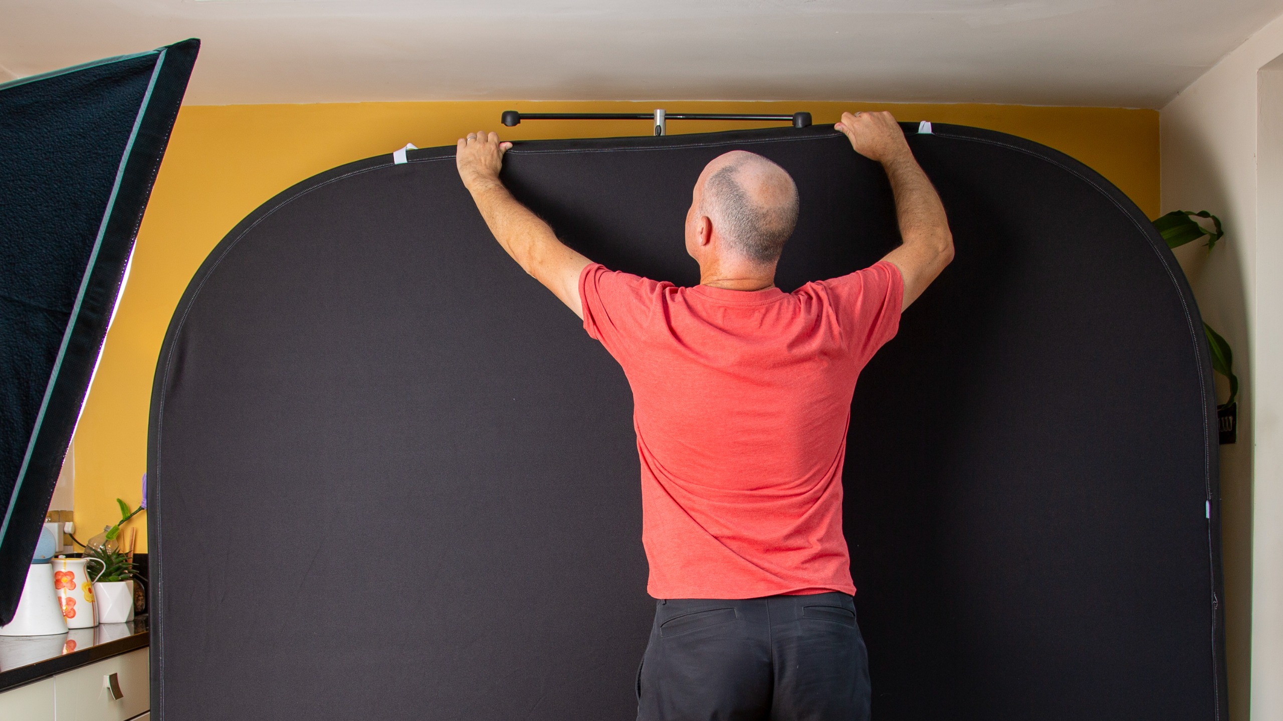 Manfrotto Plain Collapsible Reversible Backdrop 1.8x2.1m Black/White