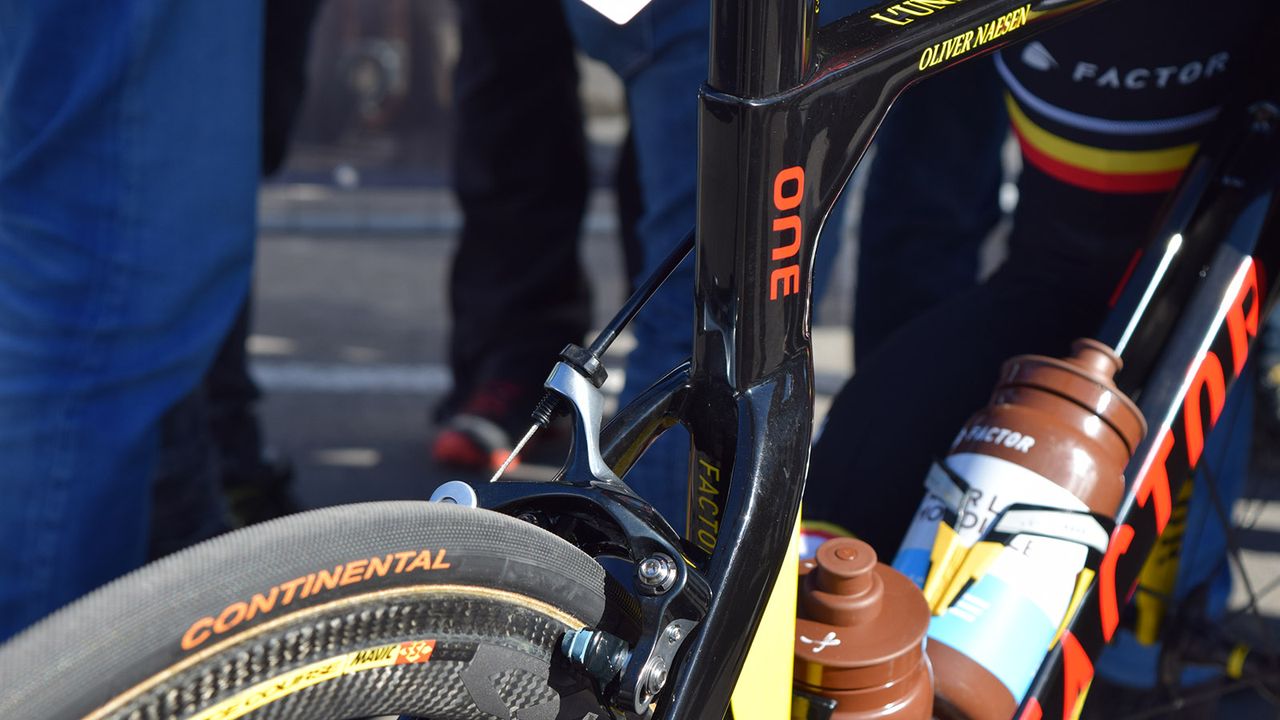 Wide Stance' seat stays allows air to flow through the stays as well as around them, Factor claims this improves aerodynamic performance