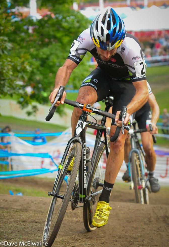Tim Johnson (Cannondale Cyclocrossworld.com) riding a set of stairs