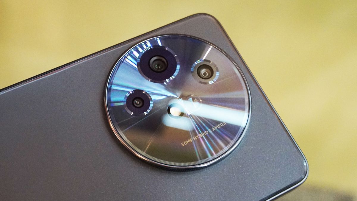 TCL 50 XL NxtPaper MWC camera