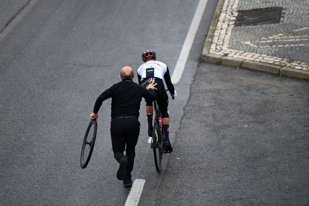 LAGOS PORTUGAL FEBRUARY 15 Ivo Oliveira of Portugal and UAE Team Emirates assisted by a mechanic due to a mechanical problem during the 49th Volta ao Algarve em Bicicleta 2023 Stage 1 a 2002km stage from Portimo to Lagos VAlgarve2023 on February 15 2023 in Lagos Portugal Photo by Tim de WaeleGetty Images