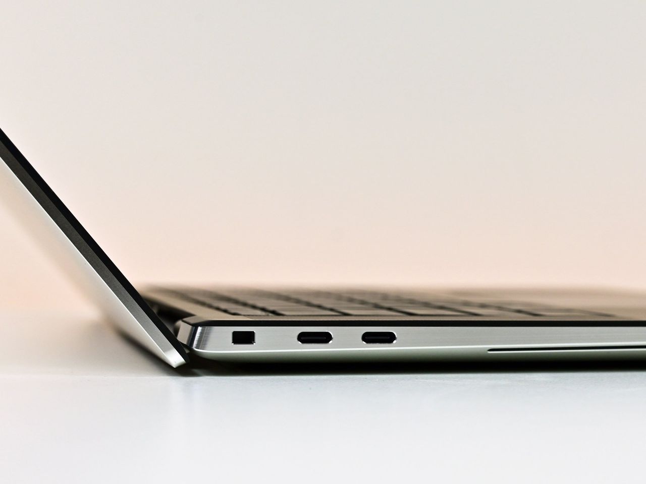 Dell Xps 15 9500 Review Side