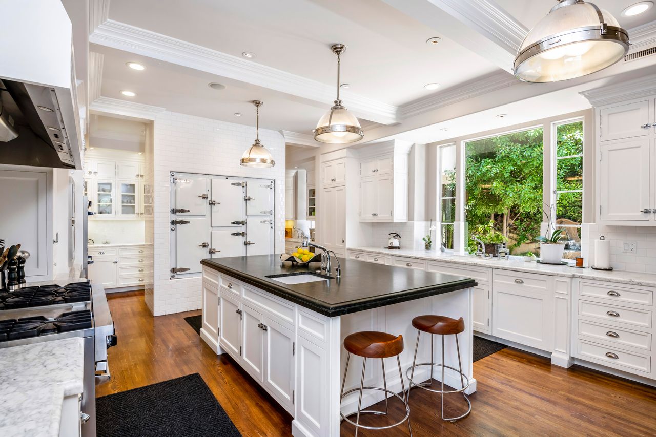 Images of 722 North Maple Drive, Los Angeles