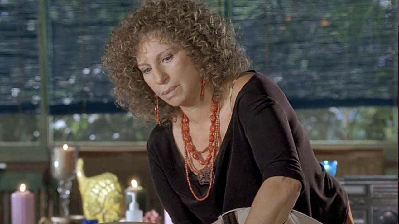 Barbra Streisand gives Robert Deniro a back massage in Meet the Fockers (2004).
