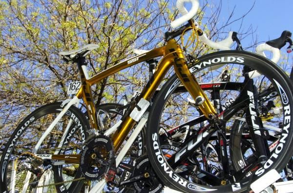 Manuel Cardoso's Fuji SST 1.0 Aero featured a unique gold and white paint job at Tour Down Under.