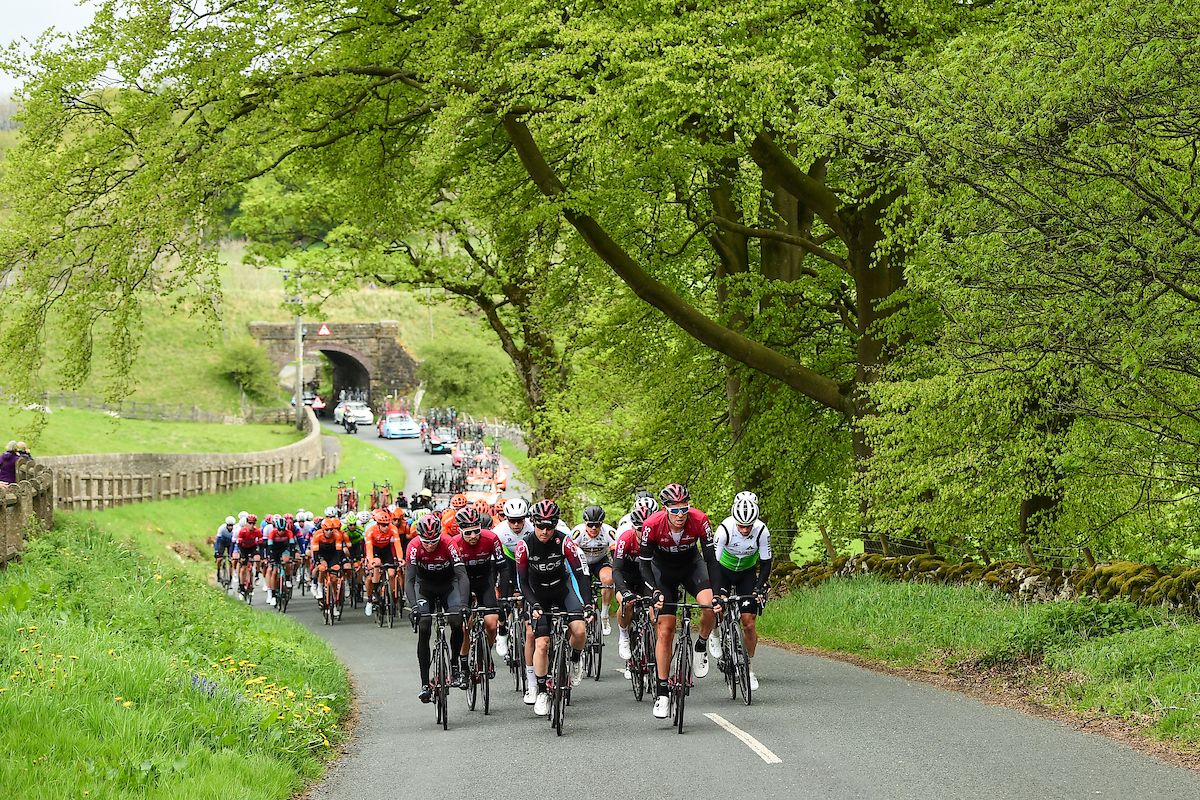 Team Ineos leading the peloton