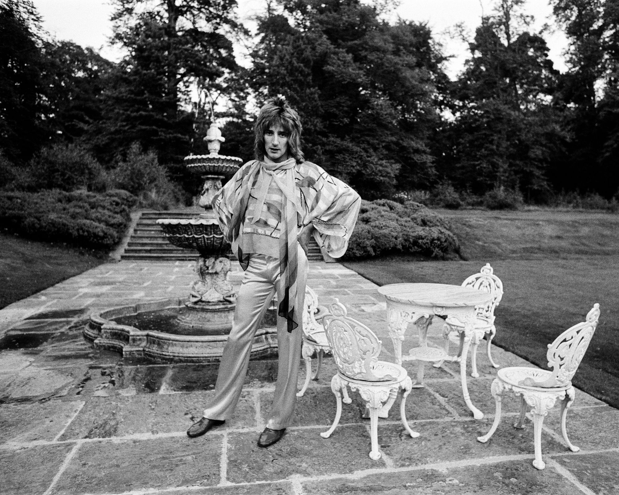 rod stewart in his 70s garden