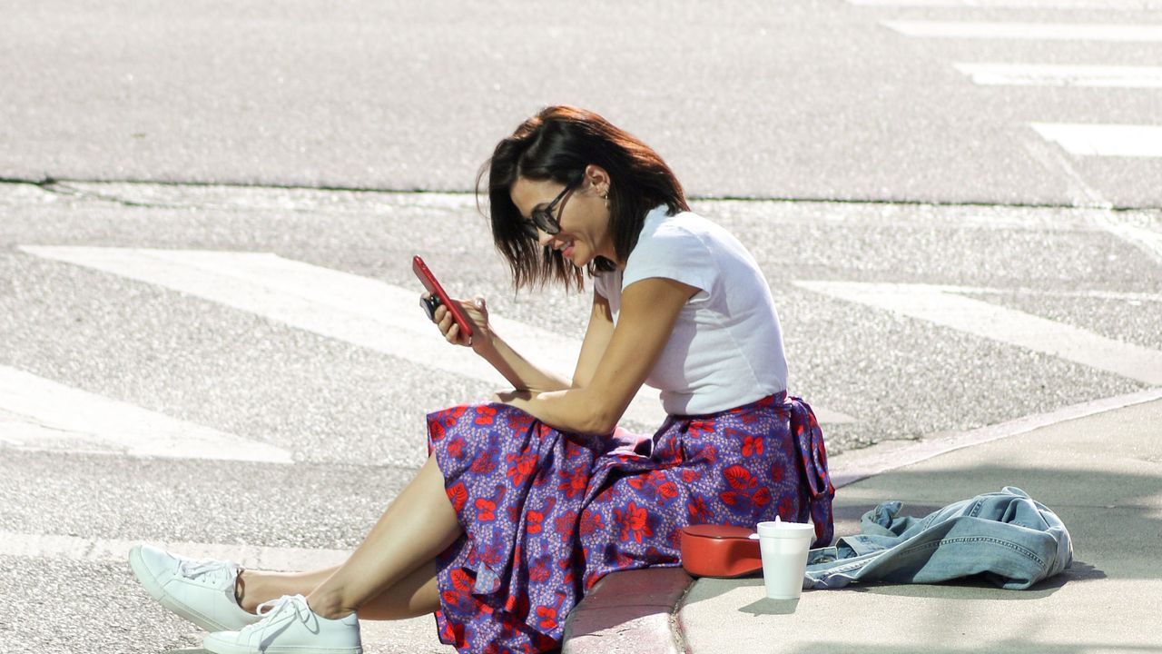 Sitting, Beauty, Leg, Snapshot, Human leg, Hairstyle, Footwear, Fashion, Street, Street fashion, 