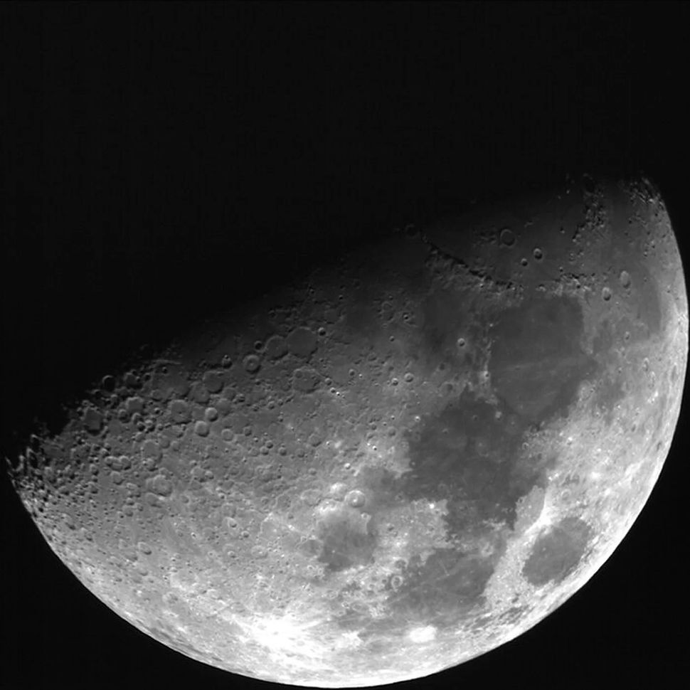 Погода луна 5. Поверхность Луны. Луна в телескоп. Moon Dust.