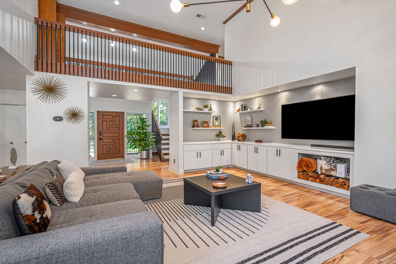 Images of a home in Savannah, Georgia, that's for sale.