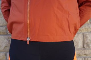 Image shows the two way zip of the Rapha Brevet Gore-Tex Rain Jacket