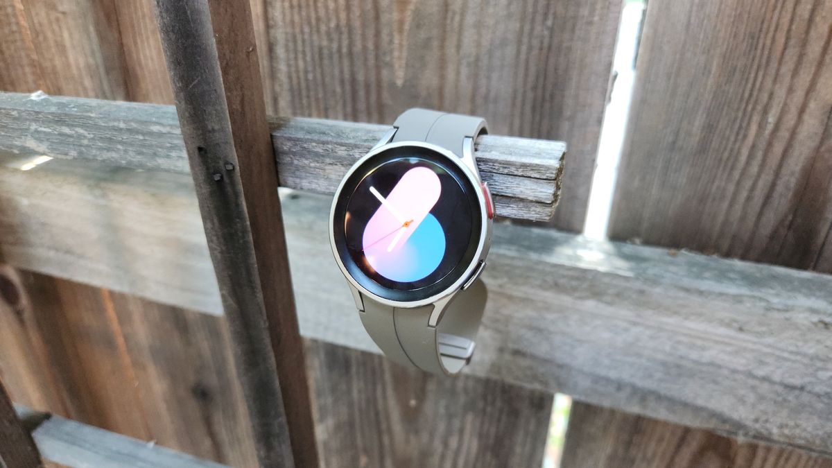 Galaxy Watch 5 Pro and Watch 5 get a new watch face amidst FIFA World Cup 2022