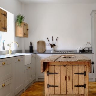 white and wood rustic kitchen, white walls, wooden wall cabinets, grey worktop
