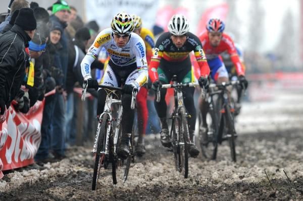 World champion Zdenek &Scaron;tybar (Telenet-Fidea Cycling Team) leads Sven Nys (Landbouwkrediet).