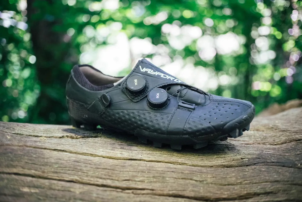 A black Bont Vaypor G gravel shoe 