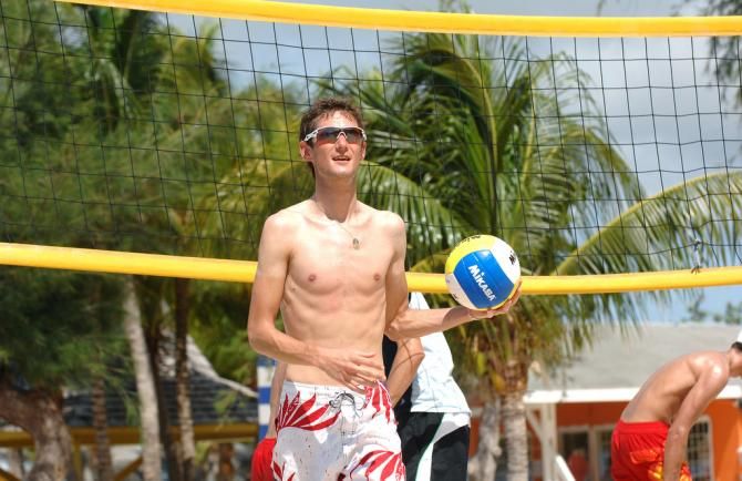 Fr&auml;nk Schleck during a volleyball game