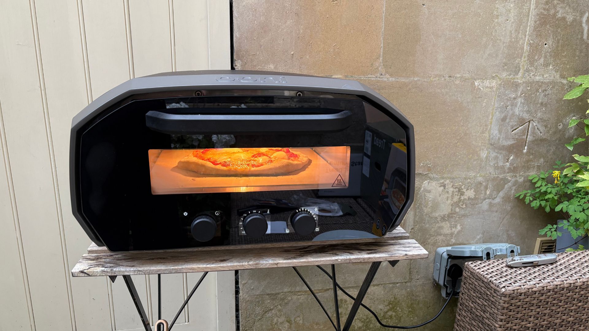 Testing the Ooni Volt Pizza Oven