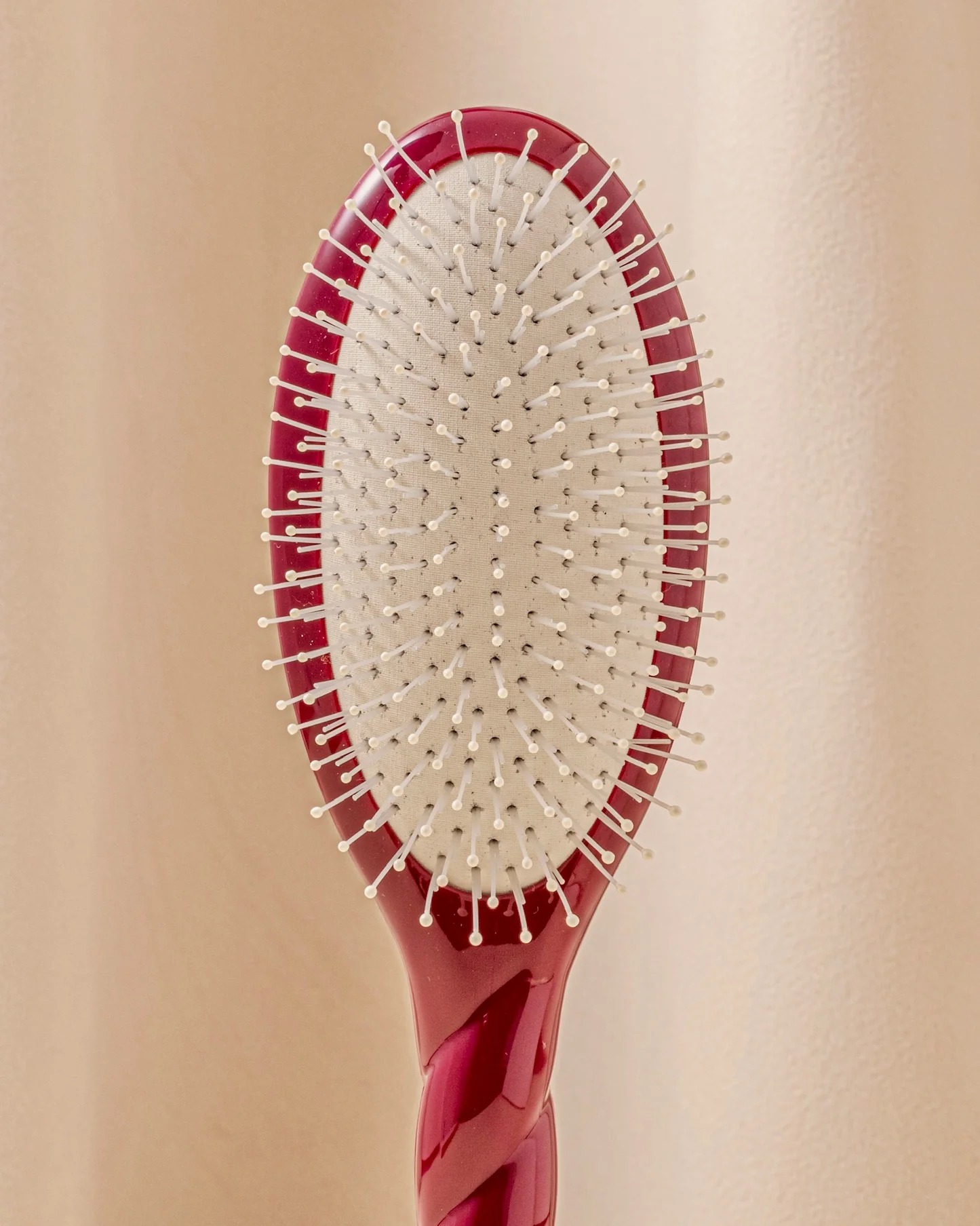 N.04 the Massaging Detangling Hairbrush the Miracle Cherry Red