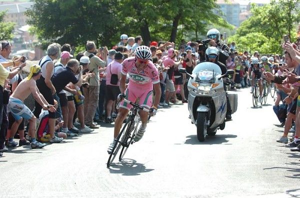 Danilo Di Luca (LPR Brakes) gives it everything he's got.