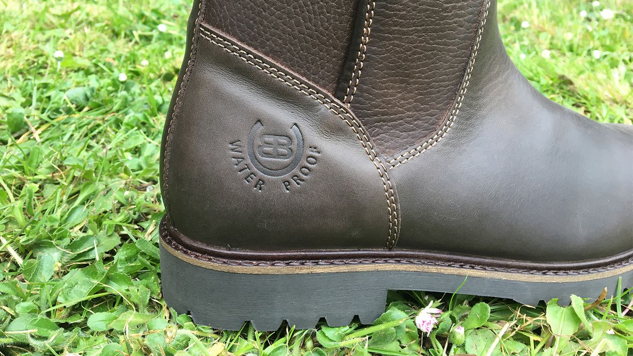 BareBack Footwear Quebec