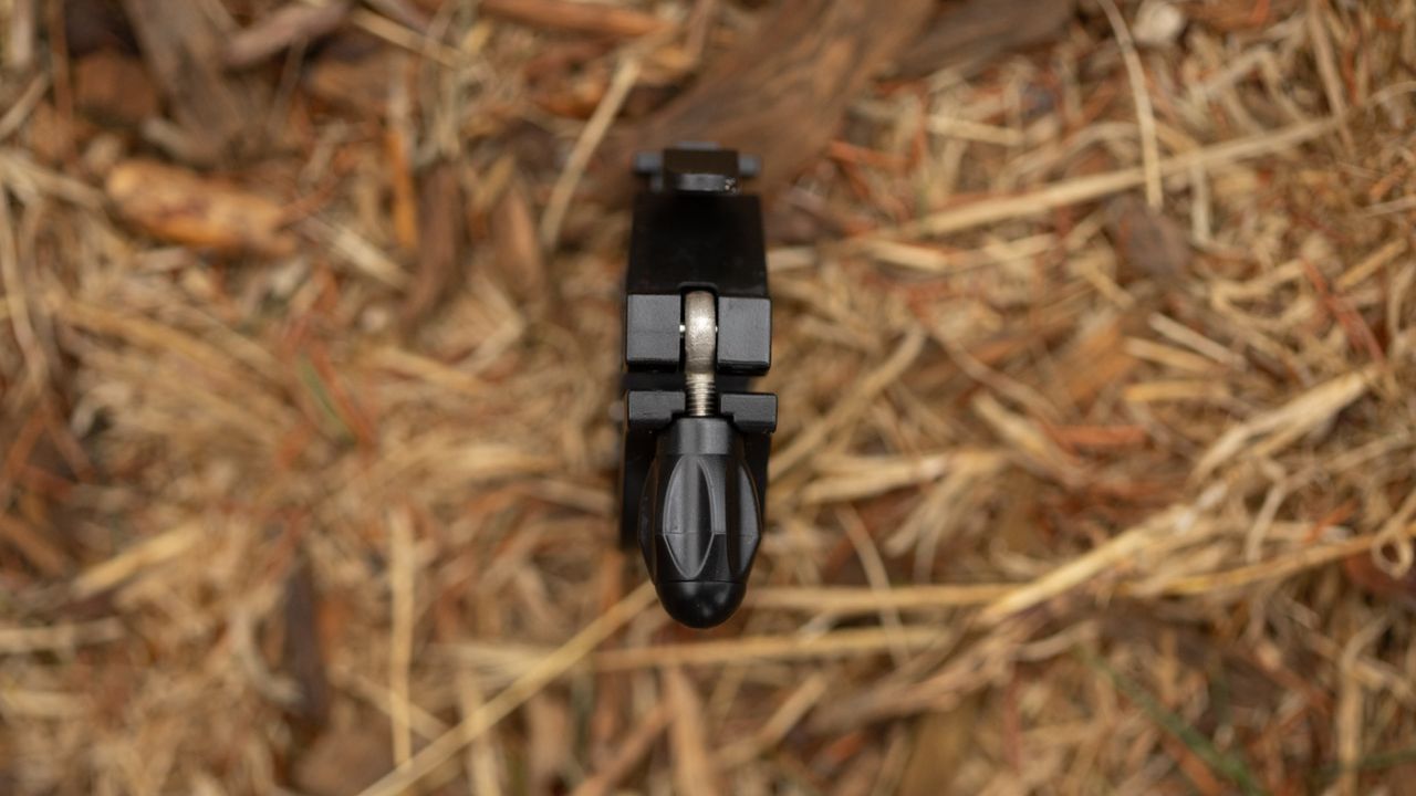Trek Commuter Pro RT review detail of mounting bracket closure