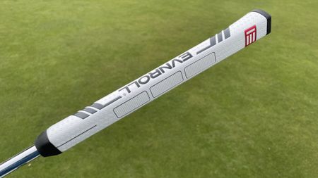 Photo of an Evnroll putter grip