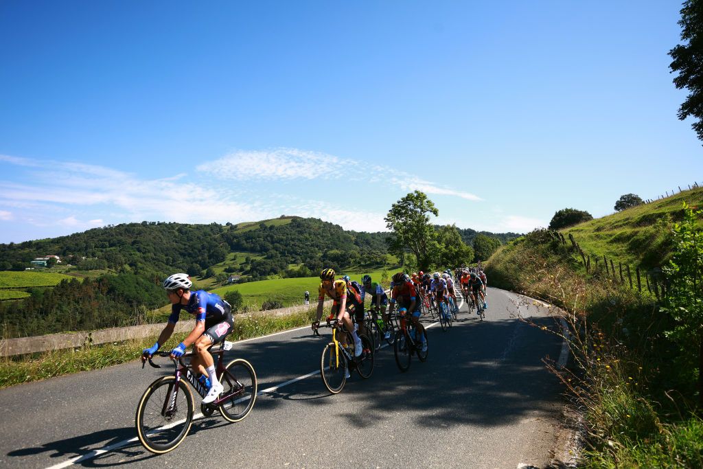 Race images from the 2023 ediition of Cl&aacute;sica san Sebasti&aacute;n