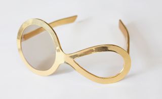 Sunglasses with contemporary design