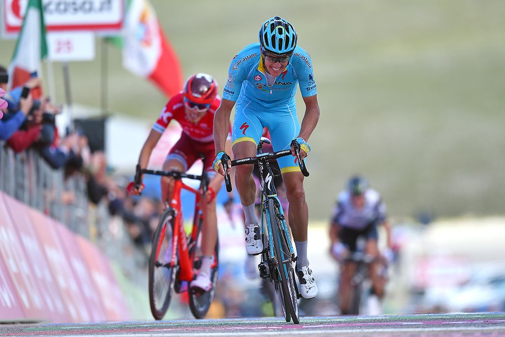 Jakob Fuglsang and Ilnur Zakarin gain a few seconds on Dumoulin