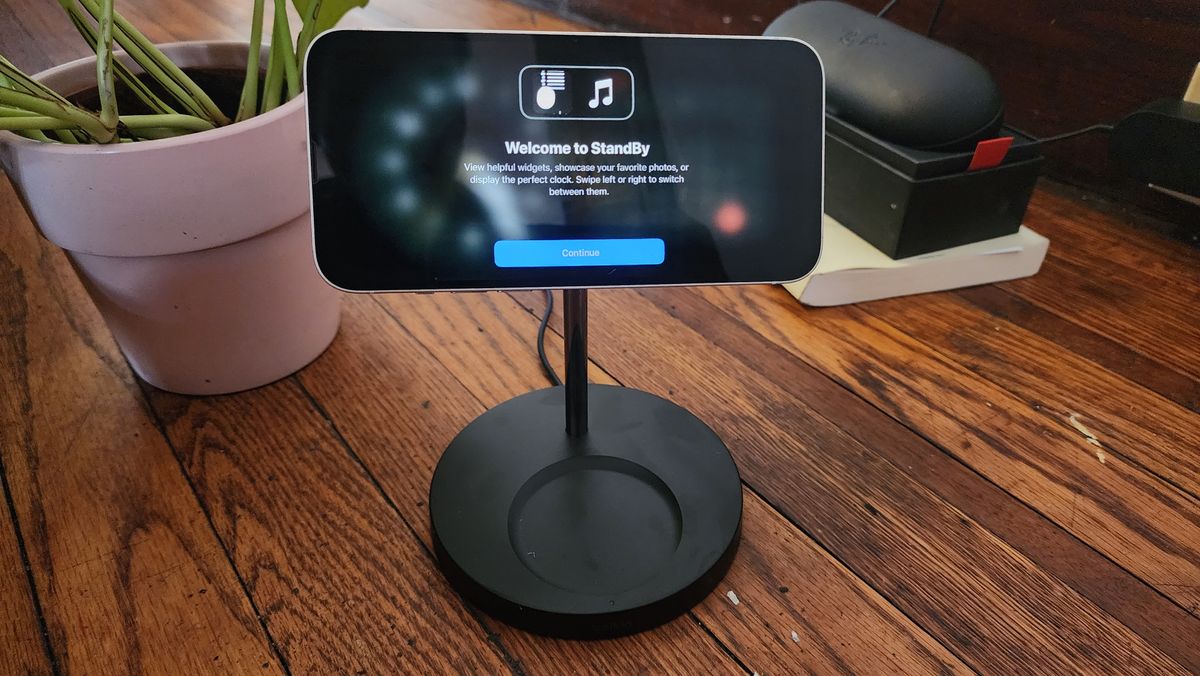 I’m annoyed at how much I love iOS 17’s StandBy mode — here’s why ...