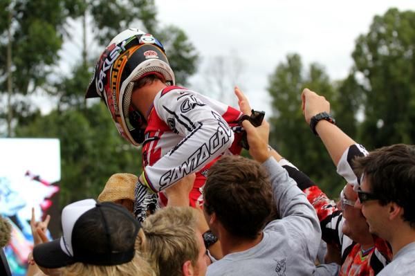 Greg Minnaar (Santa Cruz Syndicate) is lifted in the air