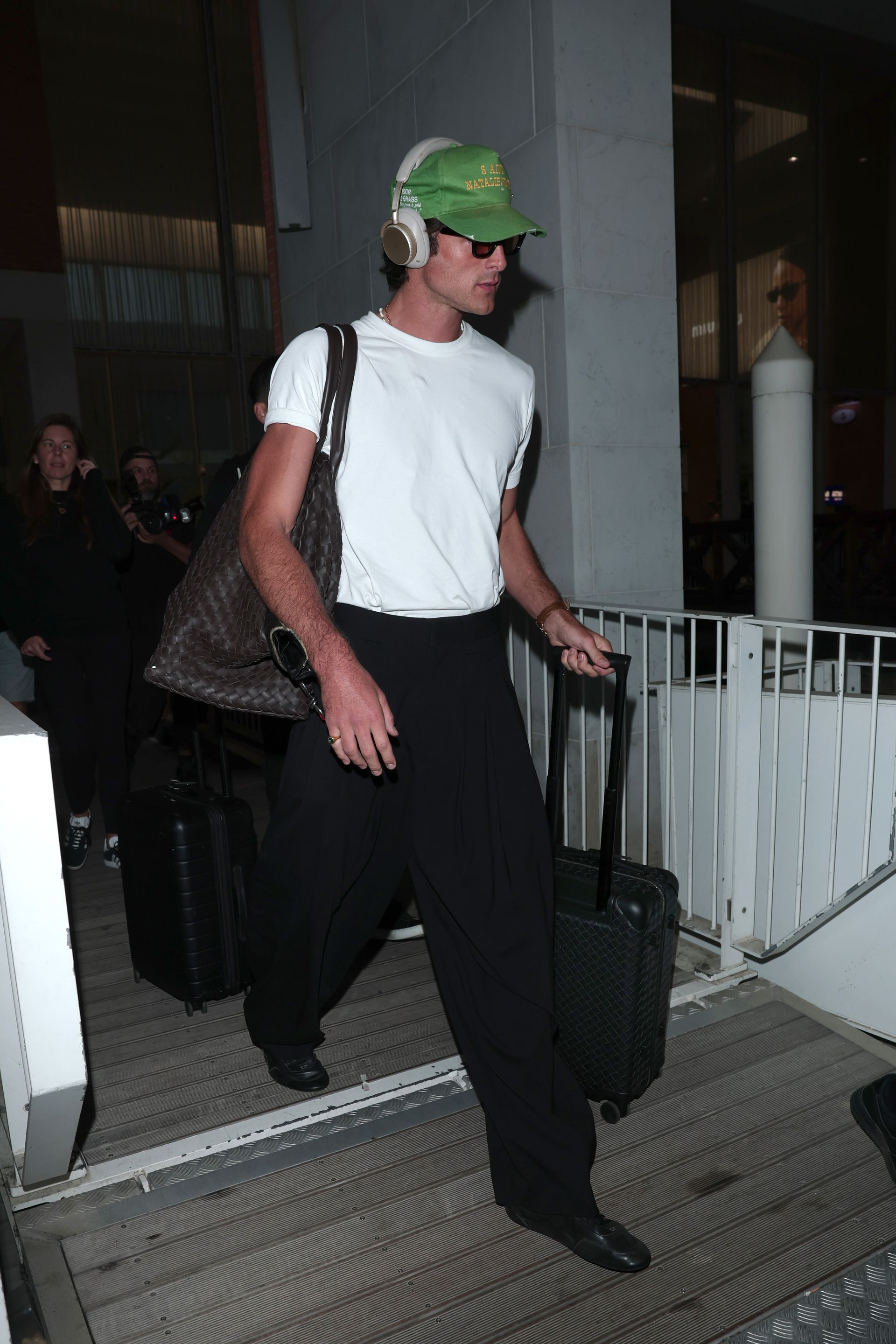 Jacob Elordi airport outfit