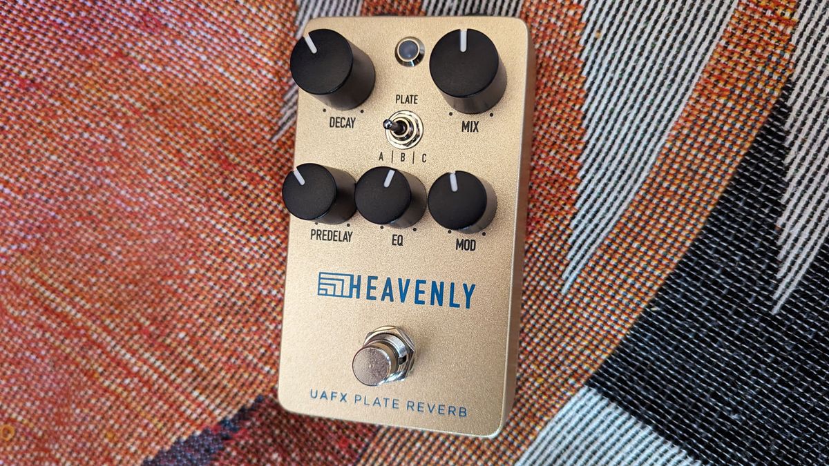 Universal Audio UAFX Heavenly Plate Reverb pedal review 