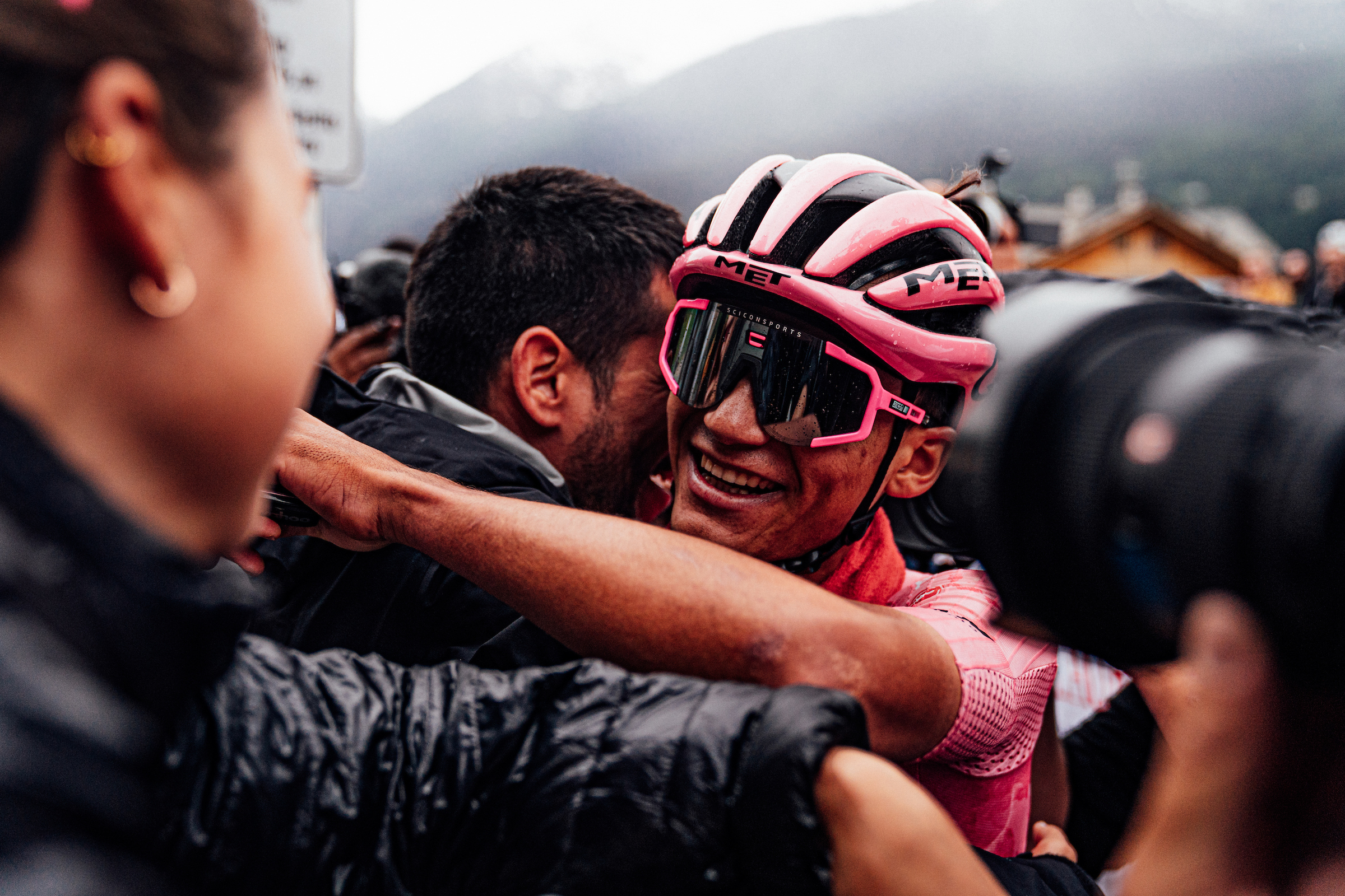 Picture by Zac Williams/SWpix.com - 28/05/2025 - Cycling - 2025 Giro d&#039;Italia Stage 17, San Michele all&#039;Adige to Bormio, Italy - Isaac Del Toro, UAE Team Emirates XRG, wins Stage 17.