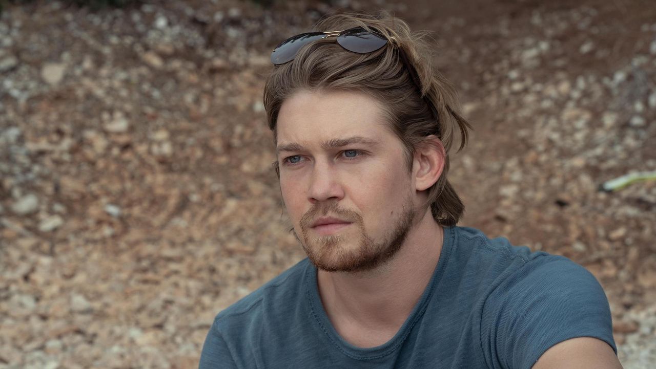 joe alwyn in conversations with friends, who is joe alwyn