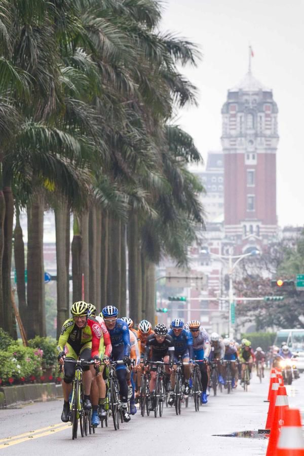 The Tour de Taiwan began with a hard-fought 52km criterium.