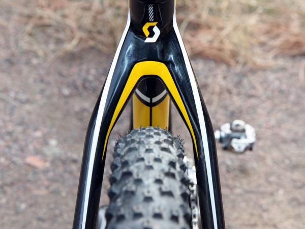 Tire clearance is quite good out back, especially given the 29" diameter and generous 2.25" stock tire width.