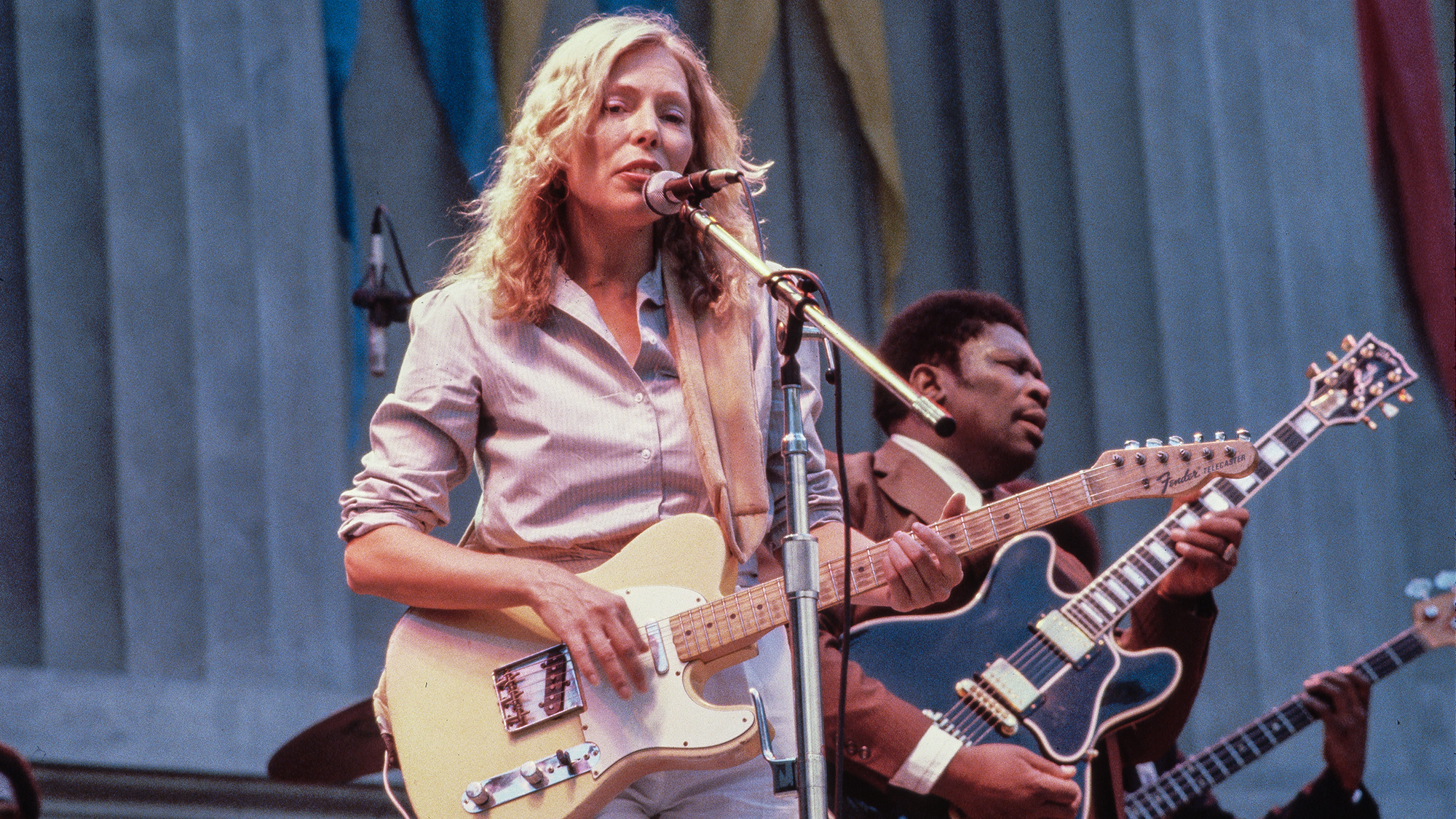 Joni Mitchell and B.B. King onstage in 1980.