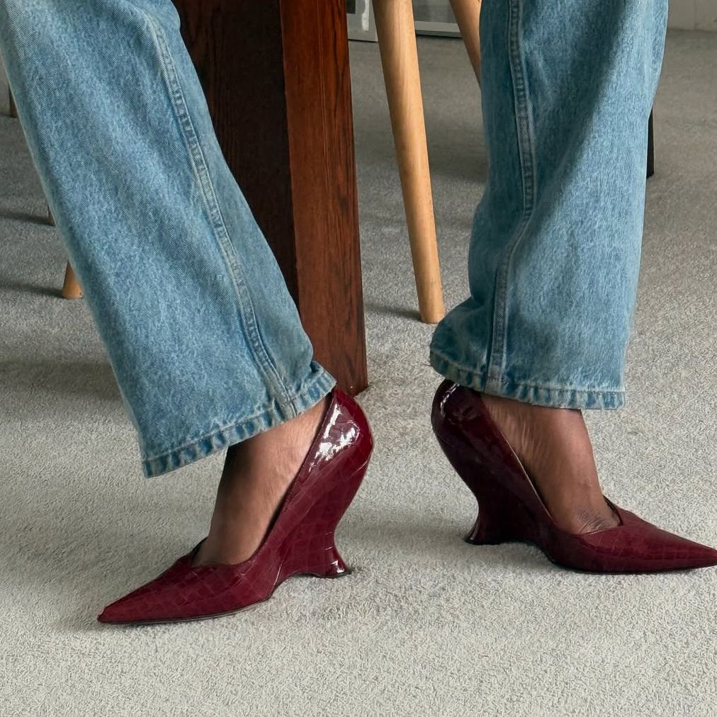 Jeans Will Always Be 'In'—These 5 Shoe Colours Freshen Them Up