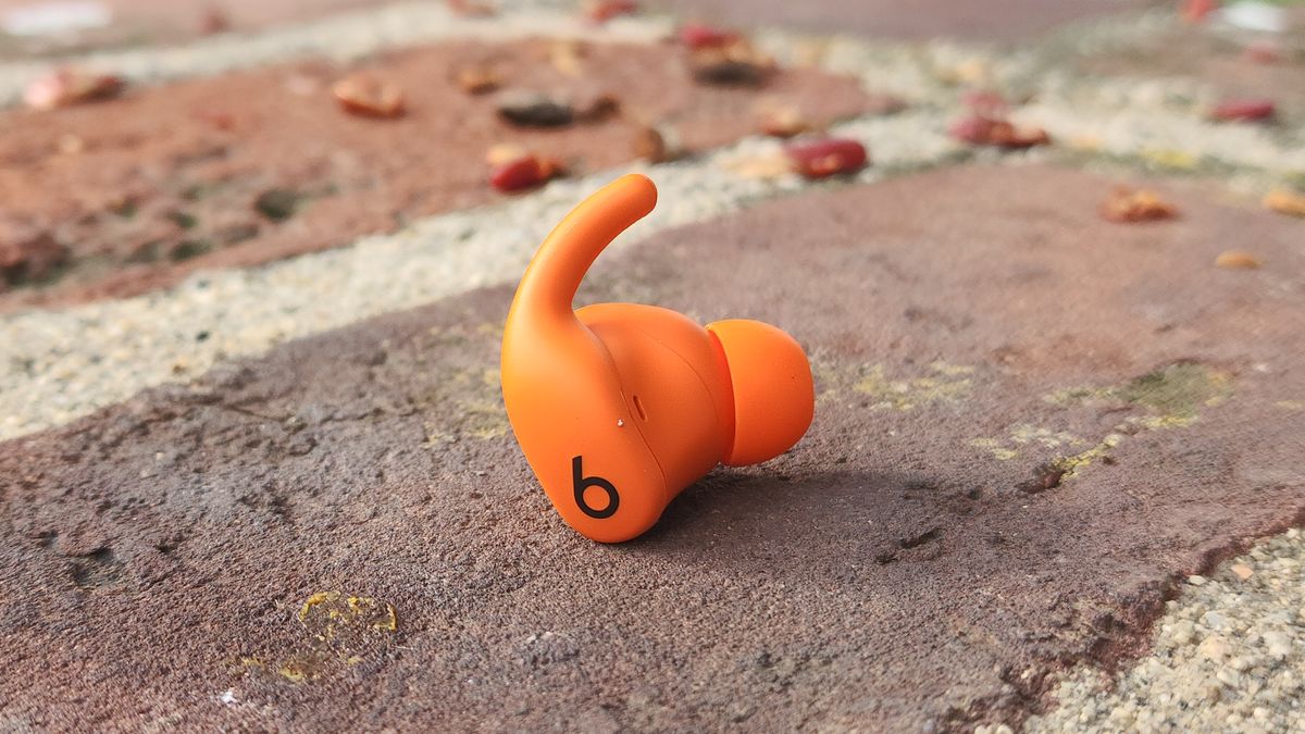 Beats Powersbeats Fit hands on