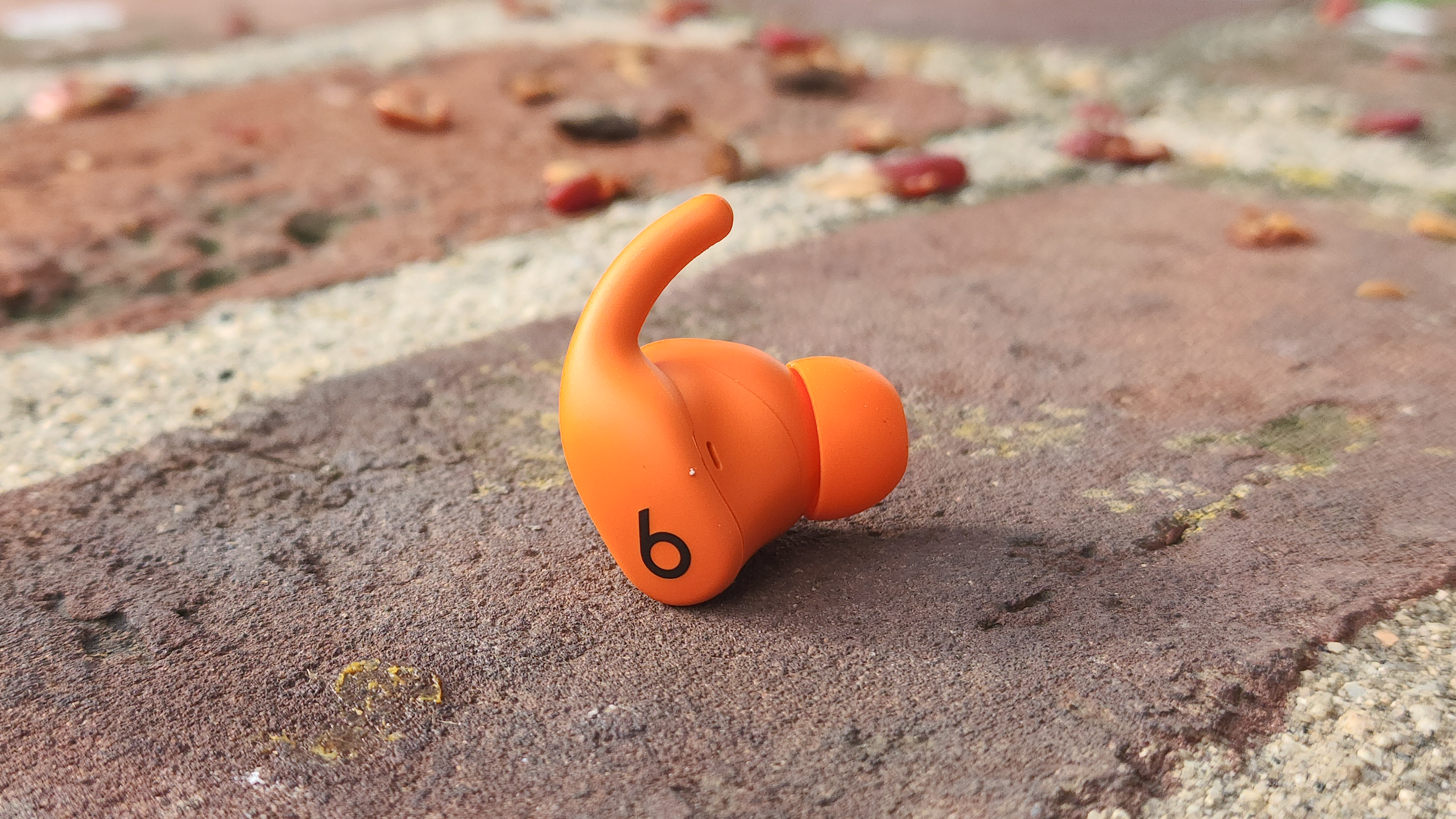 Beats Powersbeats Fit hands on